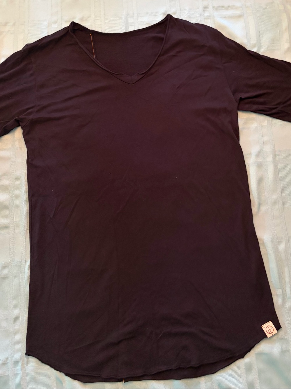 One Golden Thread V Neck 3/4 sleeve black T Shirt size large